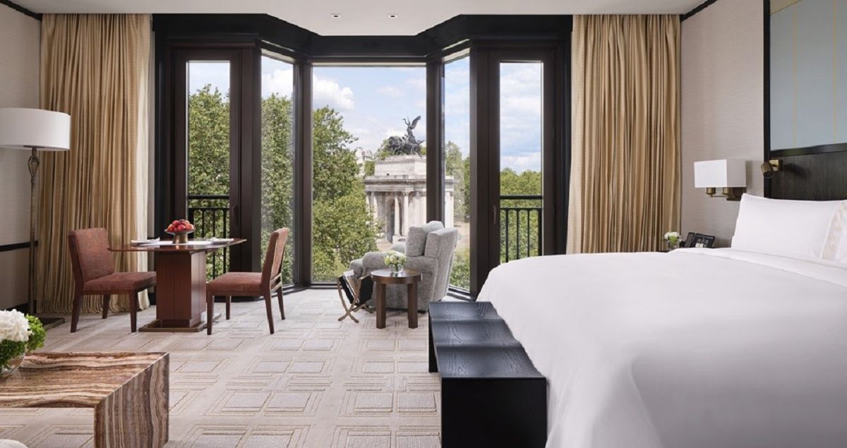 Results How many rooms and suites does The Peninsula London have?